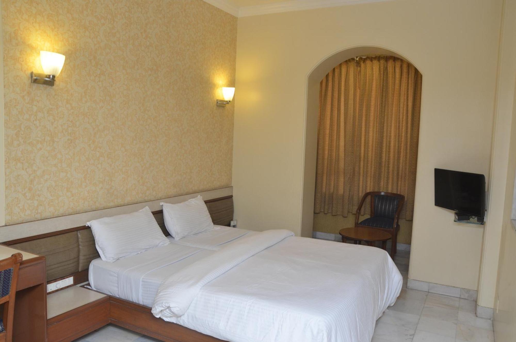 Hotel Ashray International, Sion - Near Bkc, Mumbai